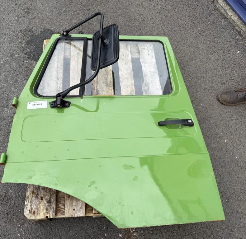 USED LEFT HAND NEARSIDE DOOR 424-437 SBU