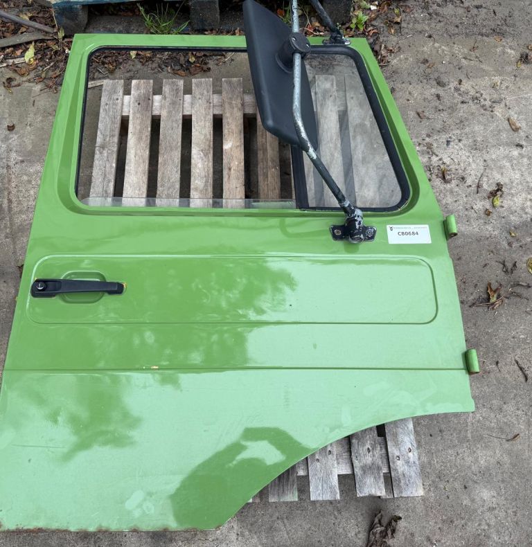 USED RIGHT HAND OFFSIDE DOOR 424-437 SBU