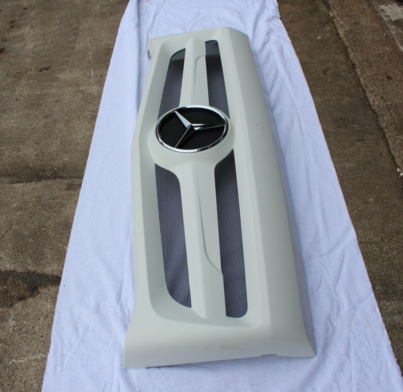 New Mercedes U4023/5023 Front Grille Upgrade