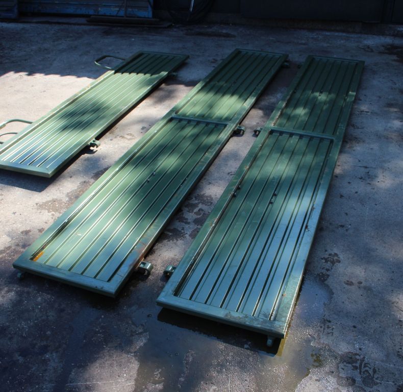 USED SET OF SIDES & TAILGATE FOR U1300L/U1350