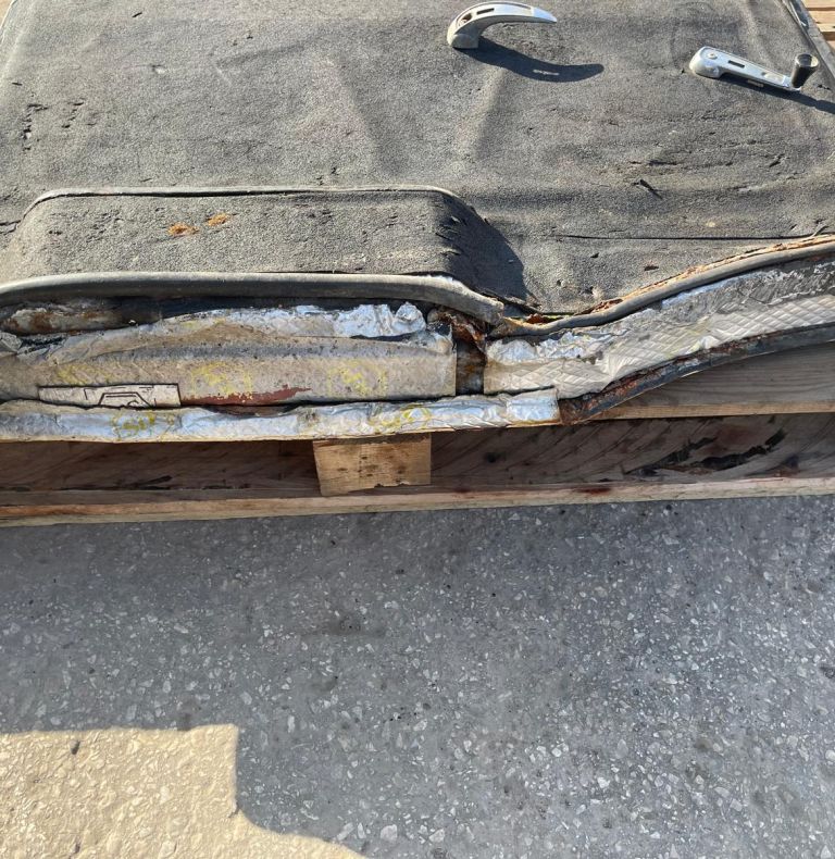 U900/1100 406/416 DOOR LEFT HAND USED