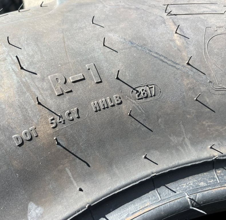 2x 425/75R20 Mitas AC70G