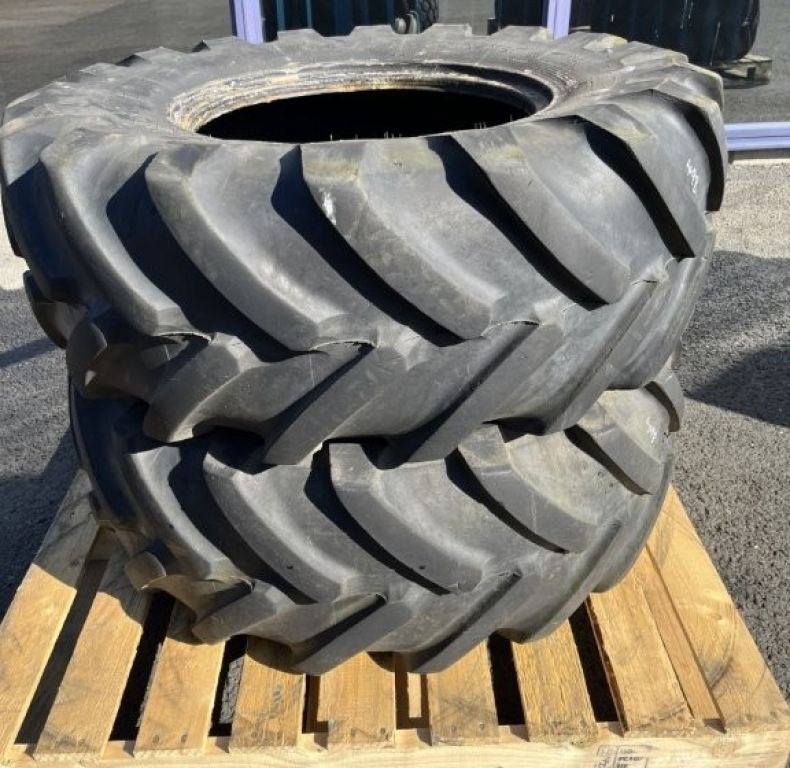 2x 405/70R20 Michelin XM27