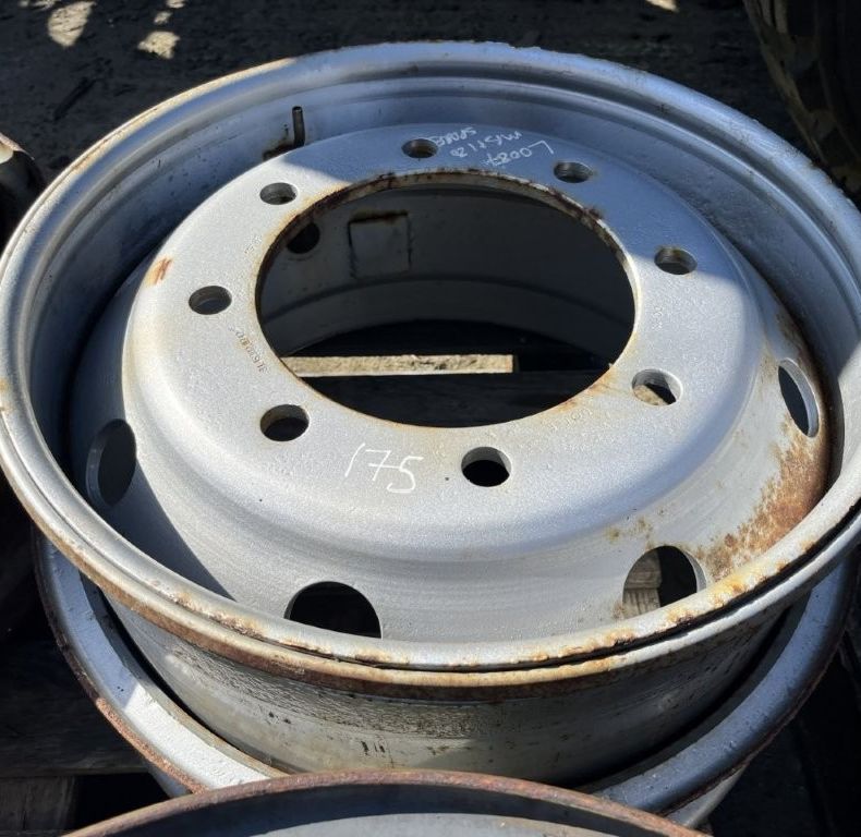 11X20 8 BOLT RIM