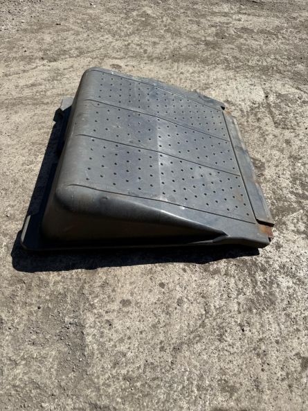 UHN U300 400 500 BATTERY BOX LID