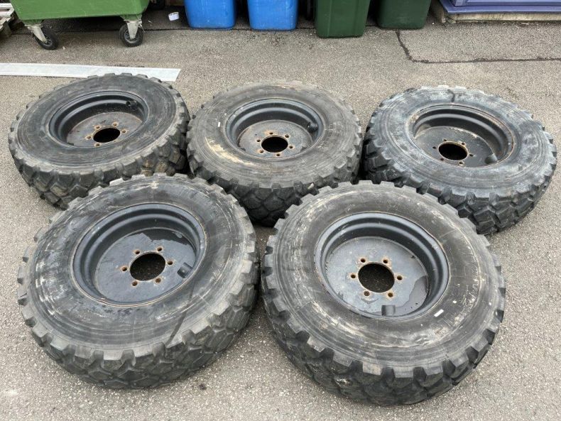 SET 5 WIDE TRACK RIMS WITH 335/80R20 MICHELIN XZL