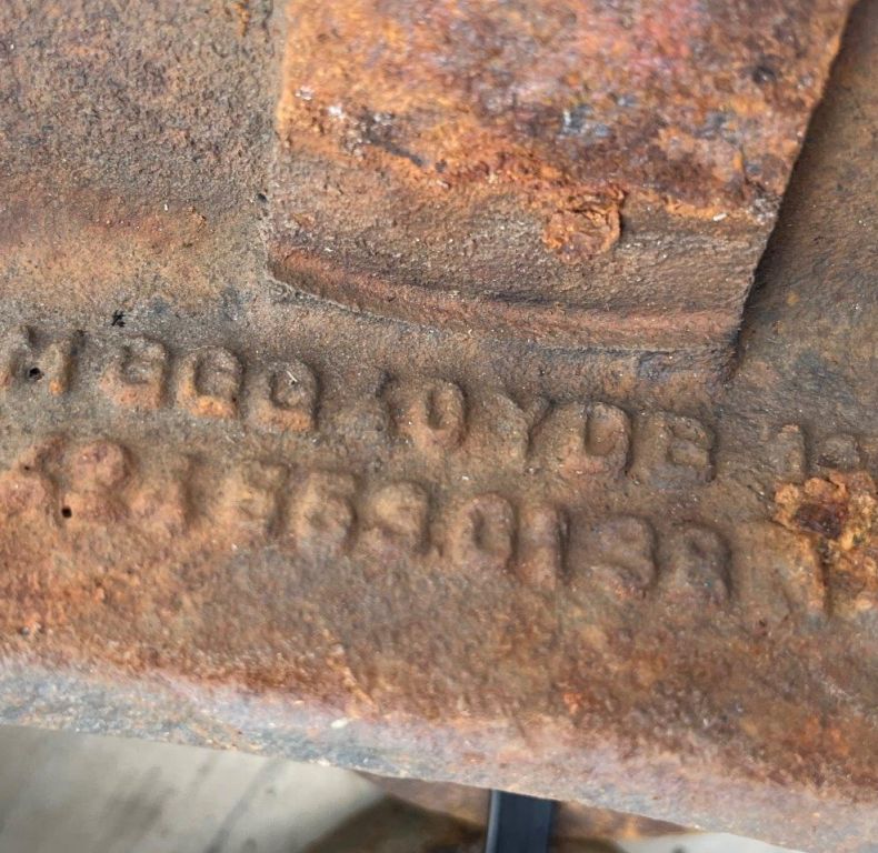 USED DIN BRACKETS 424 427