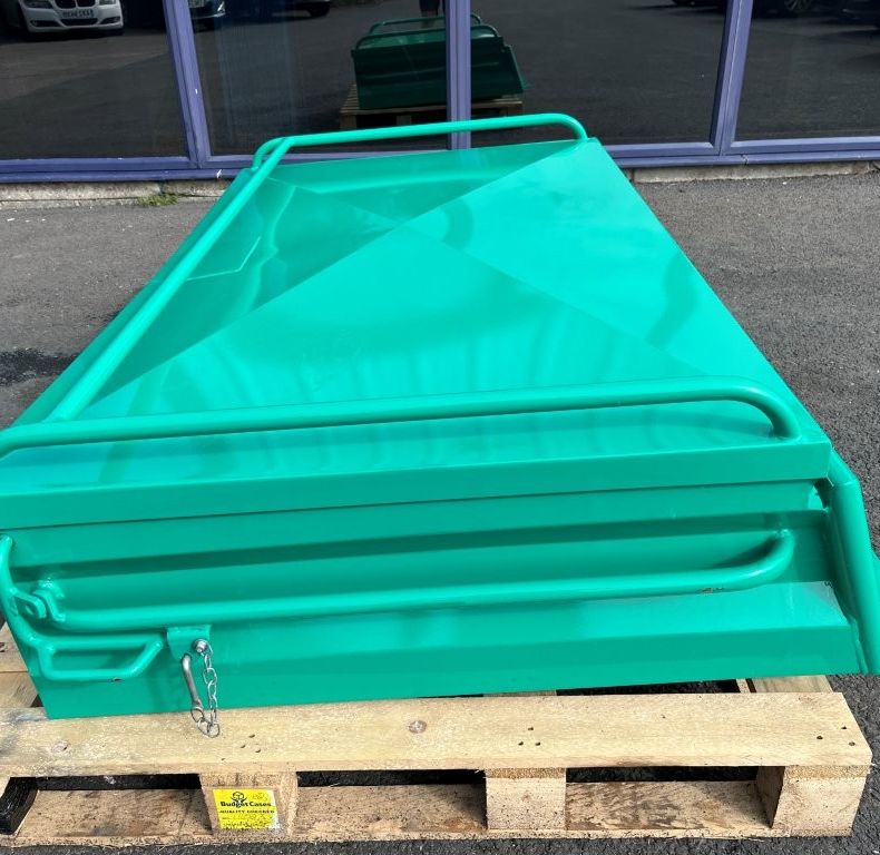 NEW ROOF BOX & LADDER