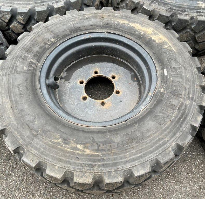 SET 5 WIDE TRACK RIMS WITH 335/80R20 MICHELIN XZL