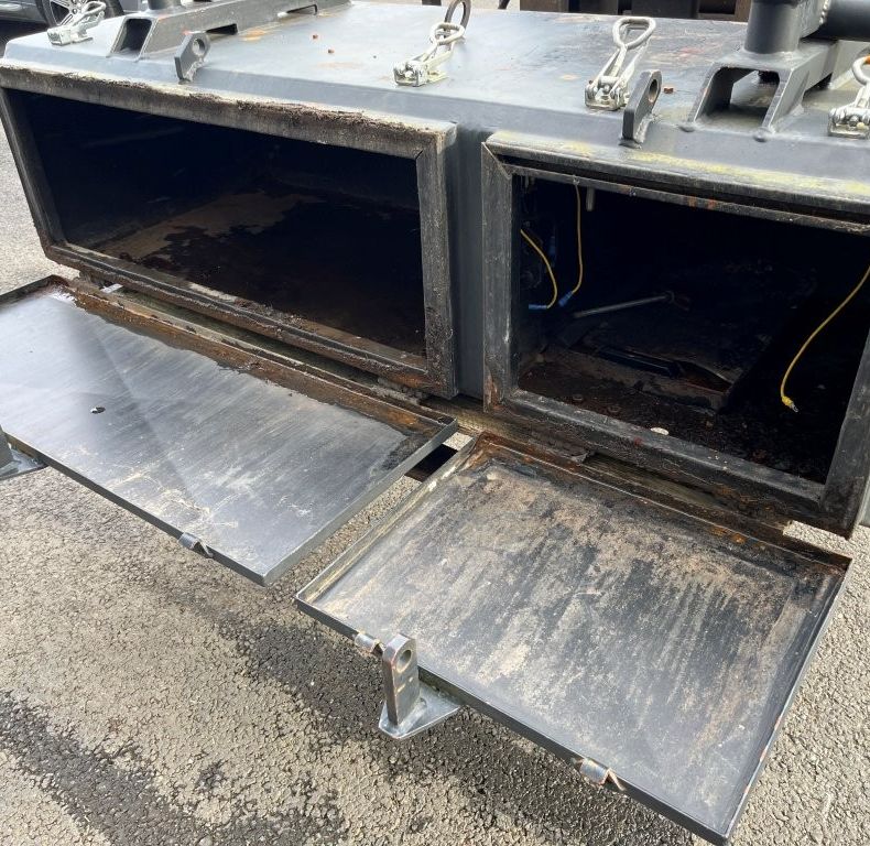 LARGE STORAGE/TOOLBOX