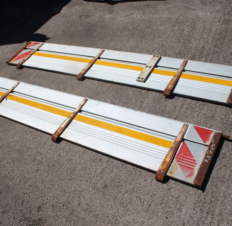 PAIR USED SIDES SWB U400