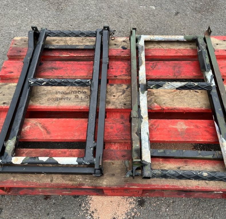 U1300L AMBULANCE REAR STEPS
