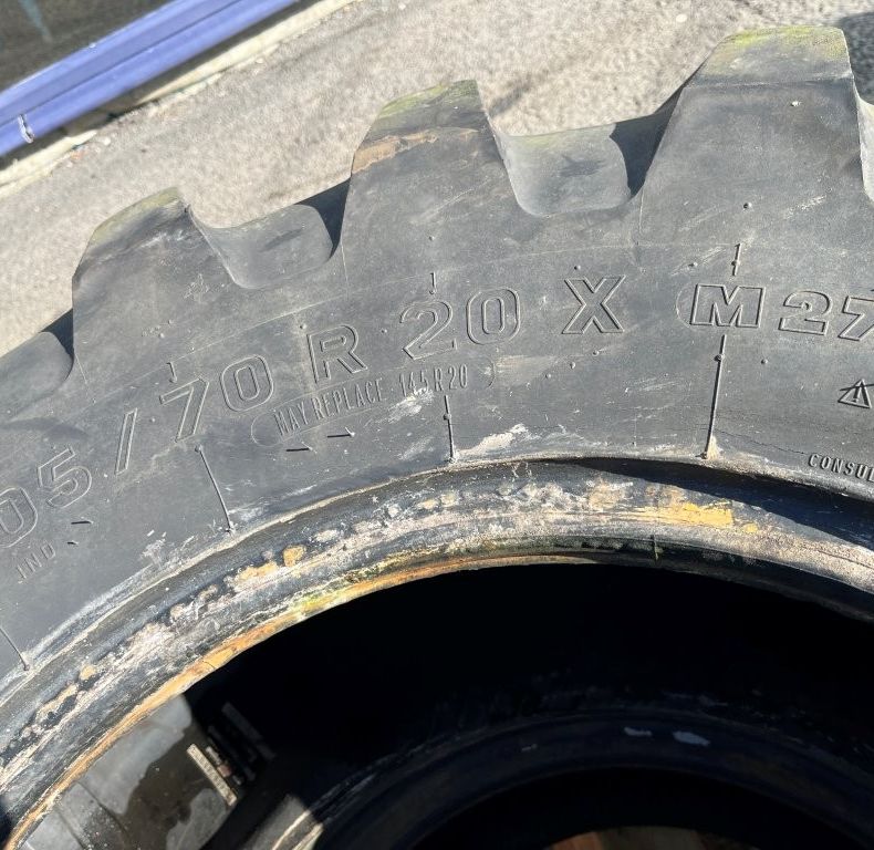 2x 405/70R20 Michelin XM27