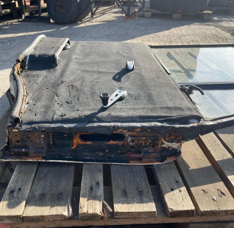 U900/1100 406/416 DOOR LEFT HAND USED