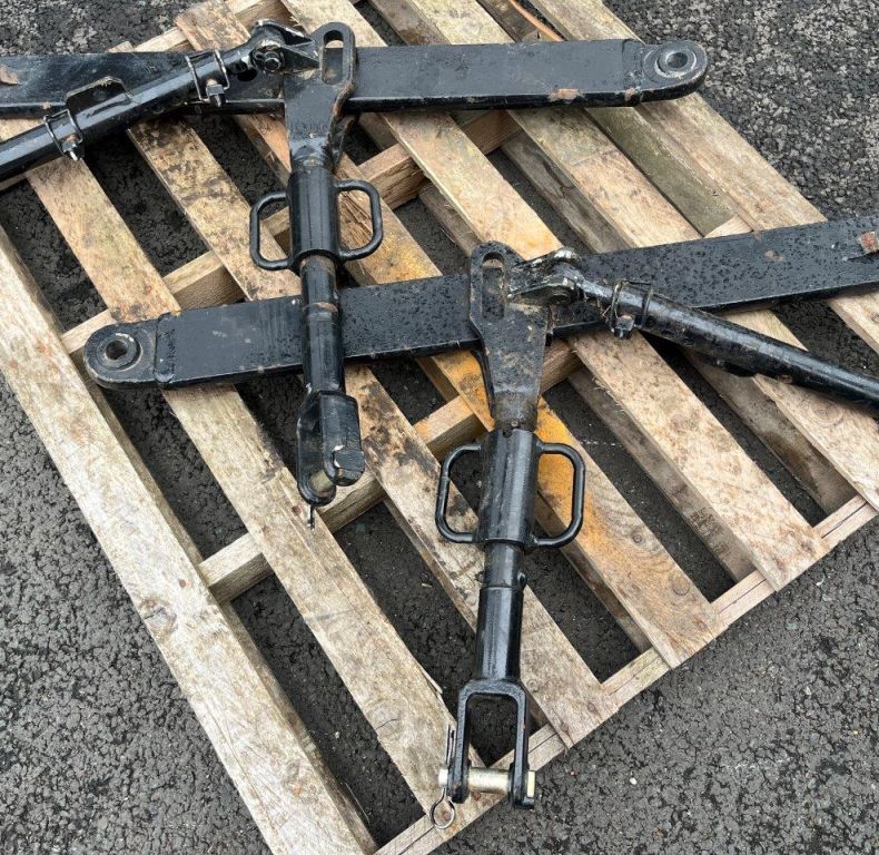TRACTOR LINK ARMS & LEVELLING BOXES