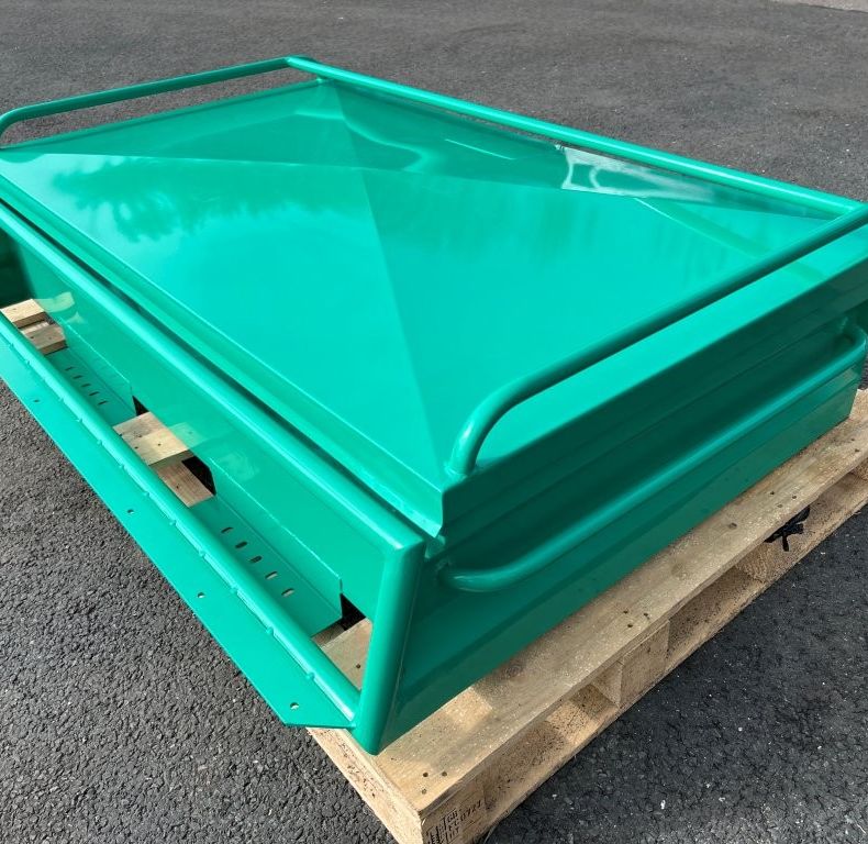 NEW ROOF BOX & LADDER
