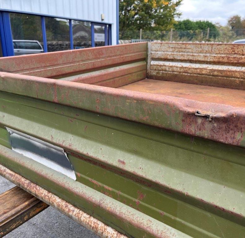 3 WAY TIPPING BODY 406-427