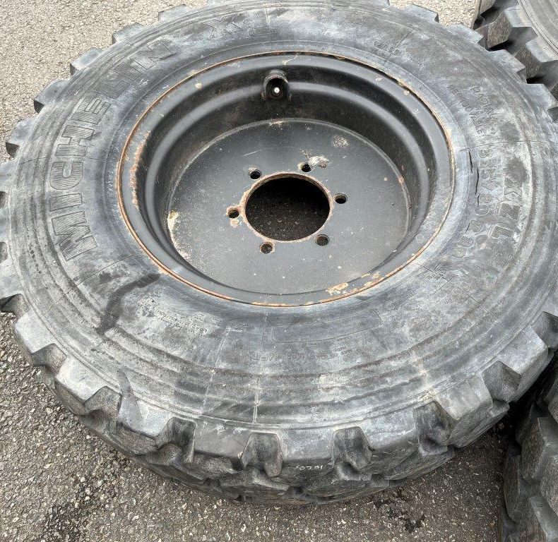 SET 5 WIDE TRACK RIMS WITH 335/80R20 MICHELIN XZL