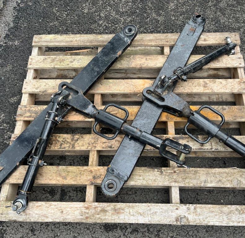 TRACTOR LINK ARMS & LEVELLING BOXES