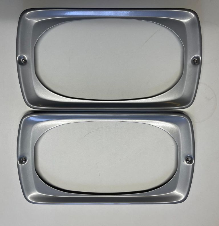 SBU PAIR OF HEADLIGHT SURROUNDS U1000-2450