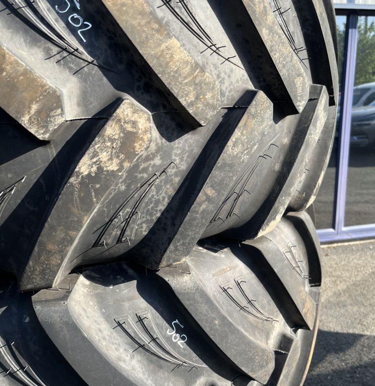 425/75R20 BKT x4