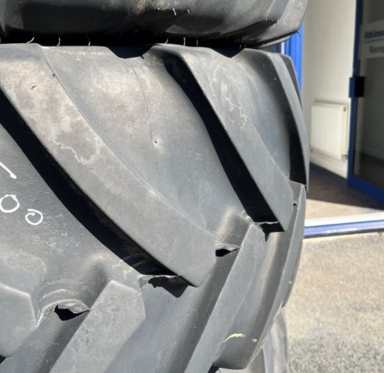 4x 425/75R20 Continental AC70G