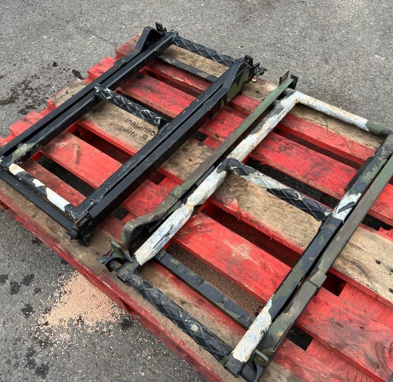 U1300L AMBULANCE REAR STEPS