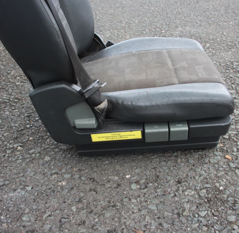 ISRI SUSPENSION SEAT RIGHT HAND