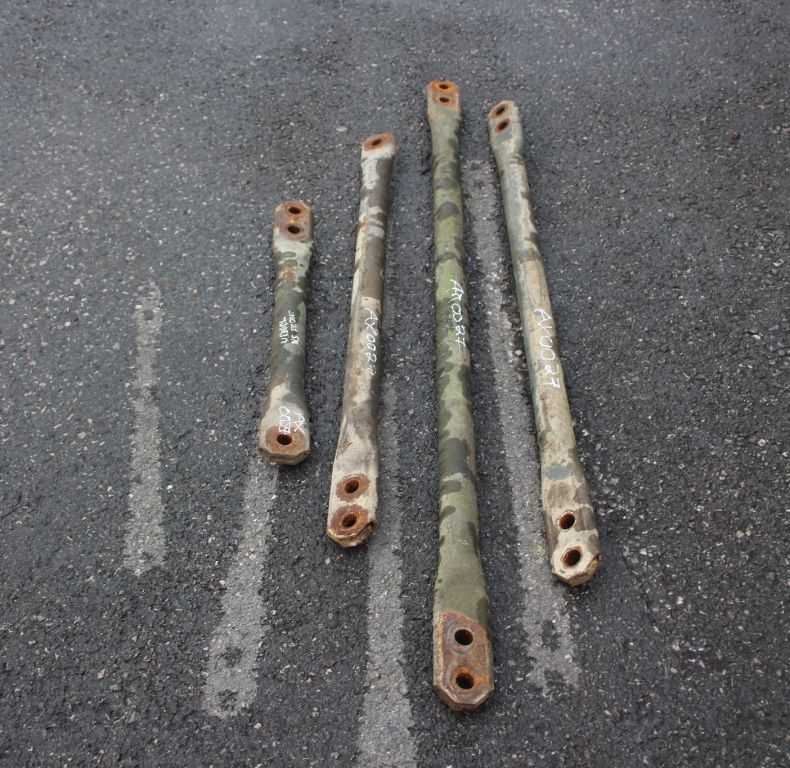 SET OF USED STAY BARS U1300L U1550L