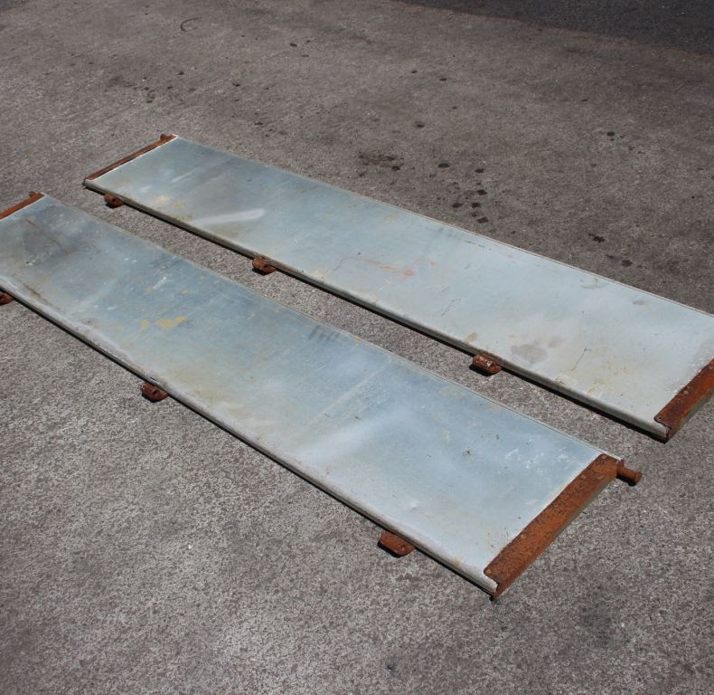 PAIR USED SIDES SWB U400