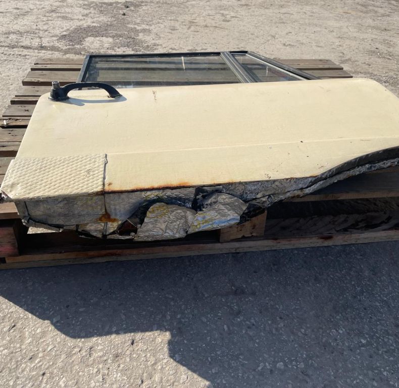 U900/1100 406/416 DOOR RIGHT HAND USED
