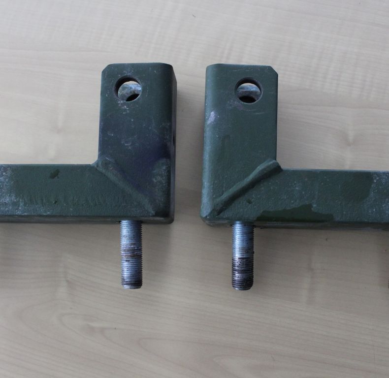 U1300L FRONT MOUNTING BRACKETS