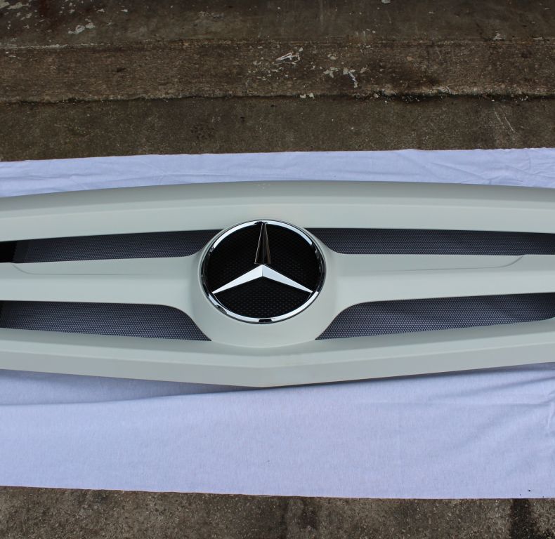 New Mercedes U4023/5023 Front Grille Upgrade