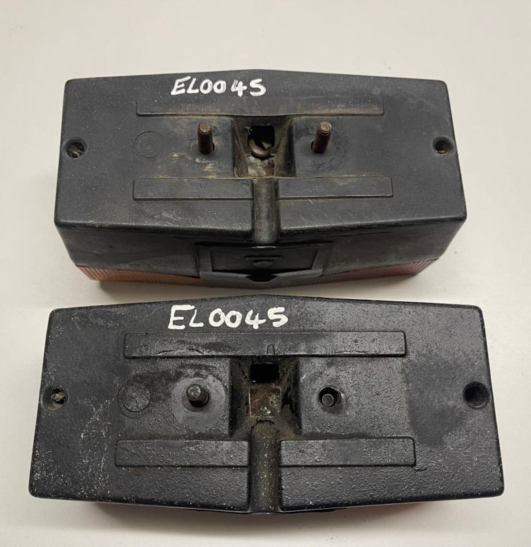 PAIR OF USED REAR LIGHT UNITS 424/427