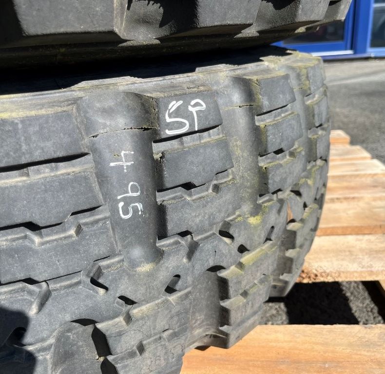 2x 12.5R20 MPT MIL