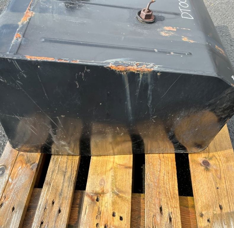 U1300L DIESEL TANK