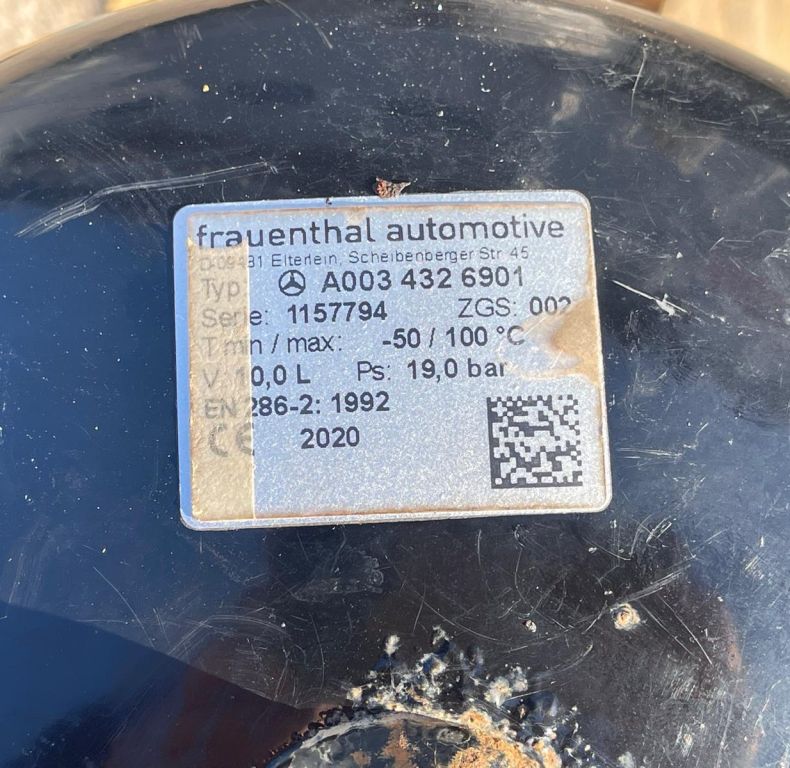 UNIMOG AIR TANK 10 LITRES USED