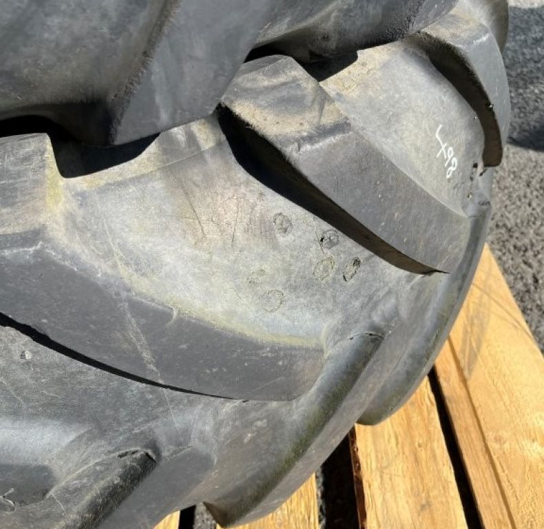 2x 405/70R20 Michelin XM27