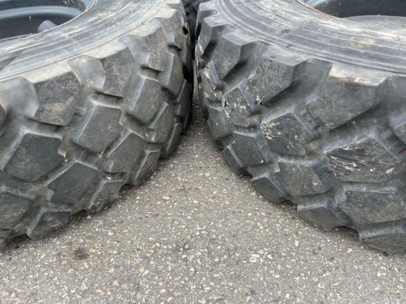 SET 5 WIDE TRACK RIMS WITH 335/80R20 MICHELIN XZL