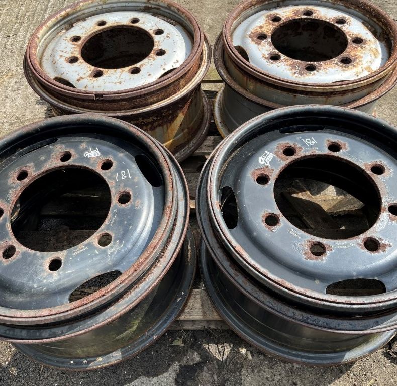 4X 11X20 8 BOLT RIMS