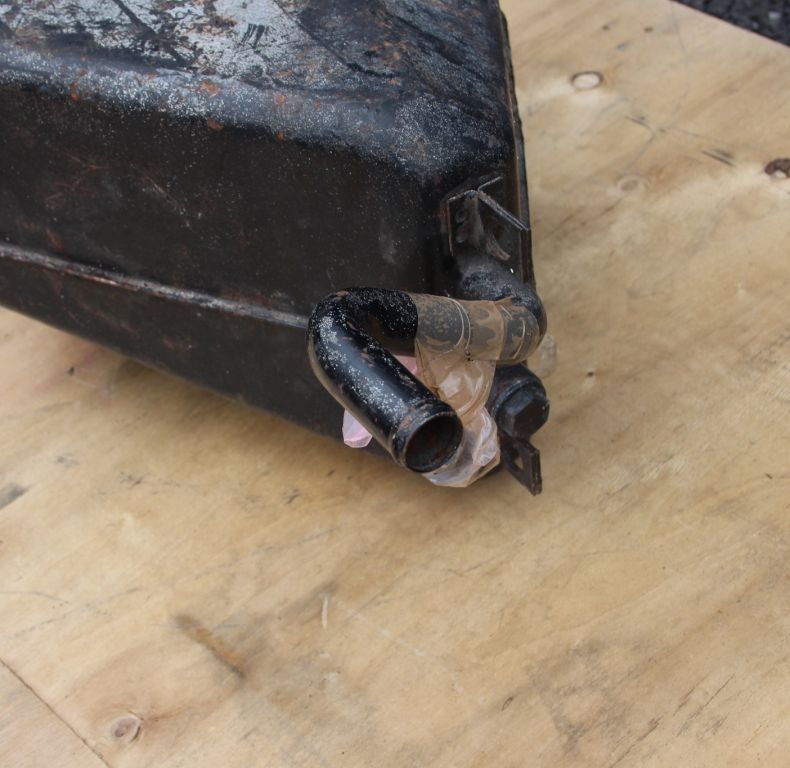 HYDRAULIC TANK 406/416