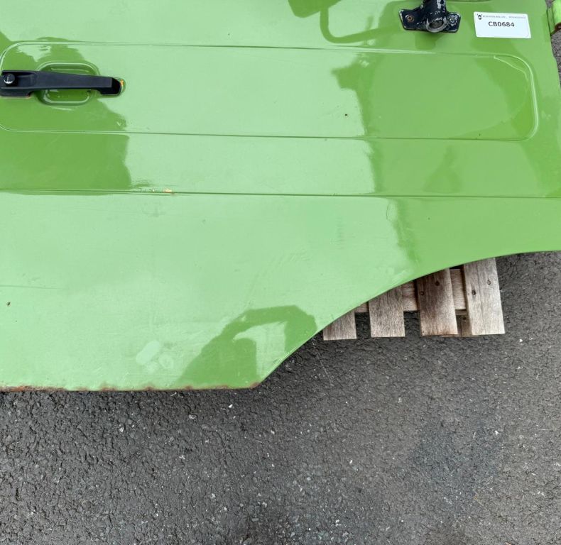 USED RIGHT HAND OFFSIDE DOOR 424-437 SBU