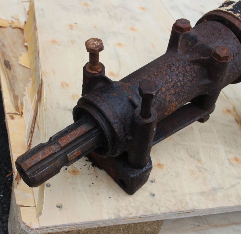 USED U900 406 REAR PTO