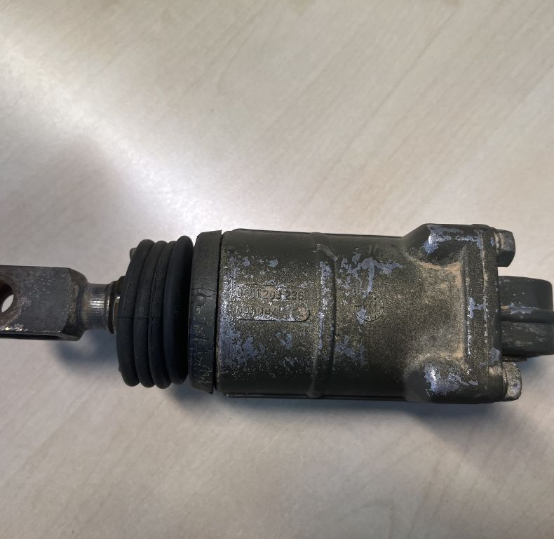 USED RANGE CHANGE SHIFTING CYLINDER  437 260 02 63