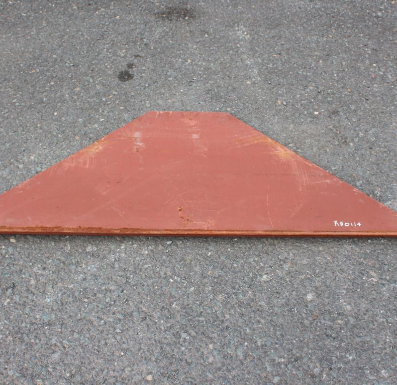 FRONT PART OF REMOVABLE TRIANGULAR FLOOR SECTION
