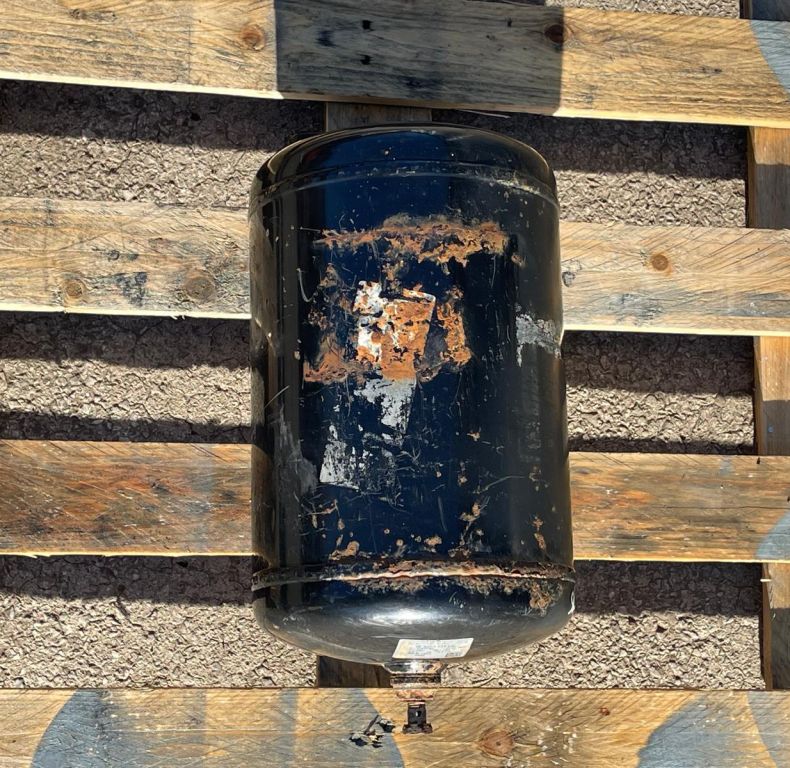 UNIMOG AIR TANK 10 LITRES USED