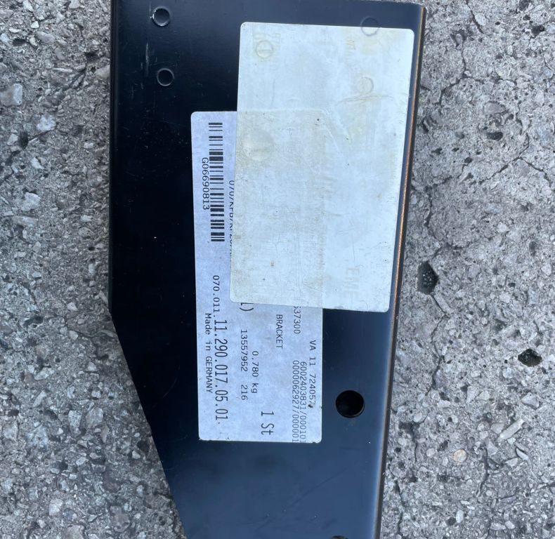 EXHAUST PIPE BRACKET