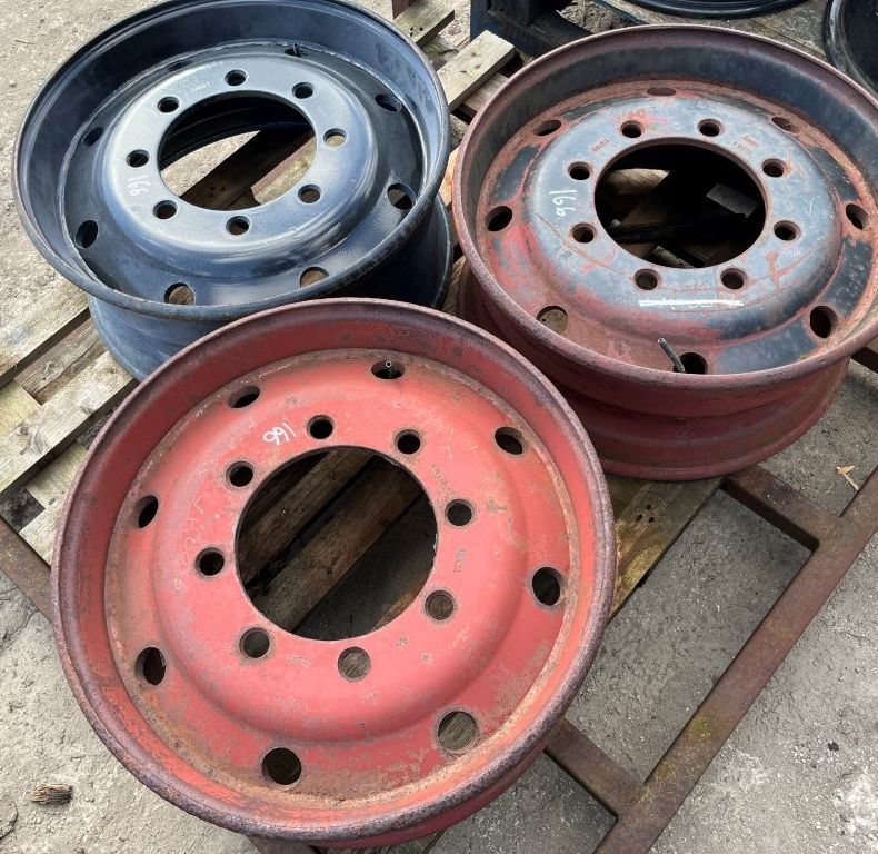 9x22.5" 8 bolt rims
 9x22.5" 8 bolt rims