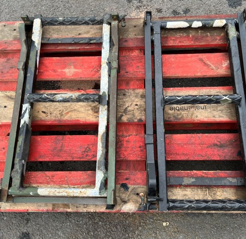 U1300L AMBULANCE REAR STEPS