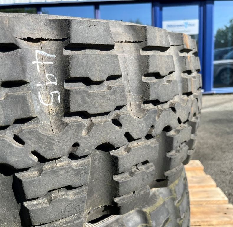2x 12.5R20 MPT MIL